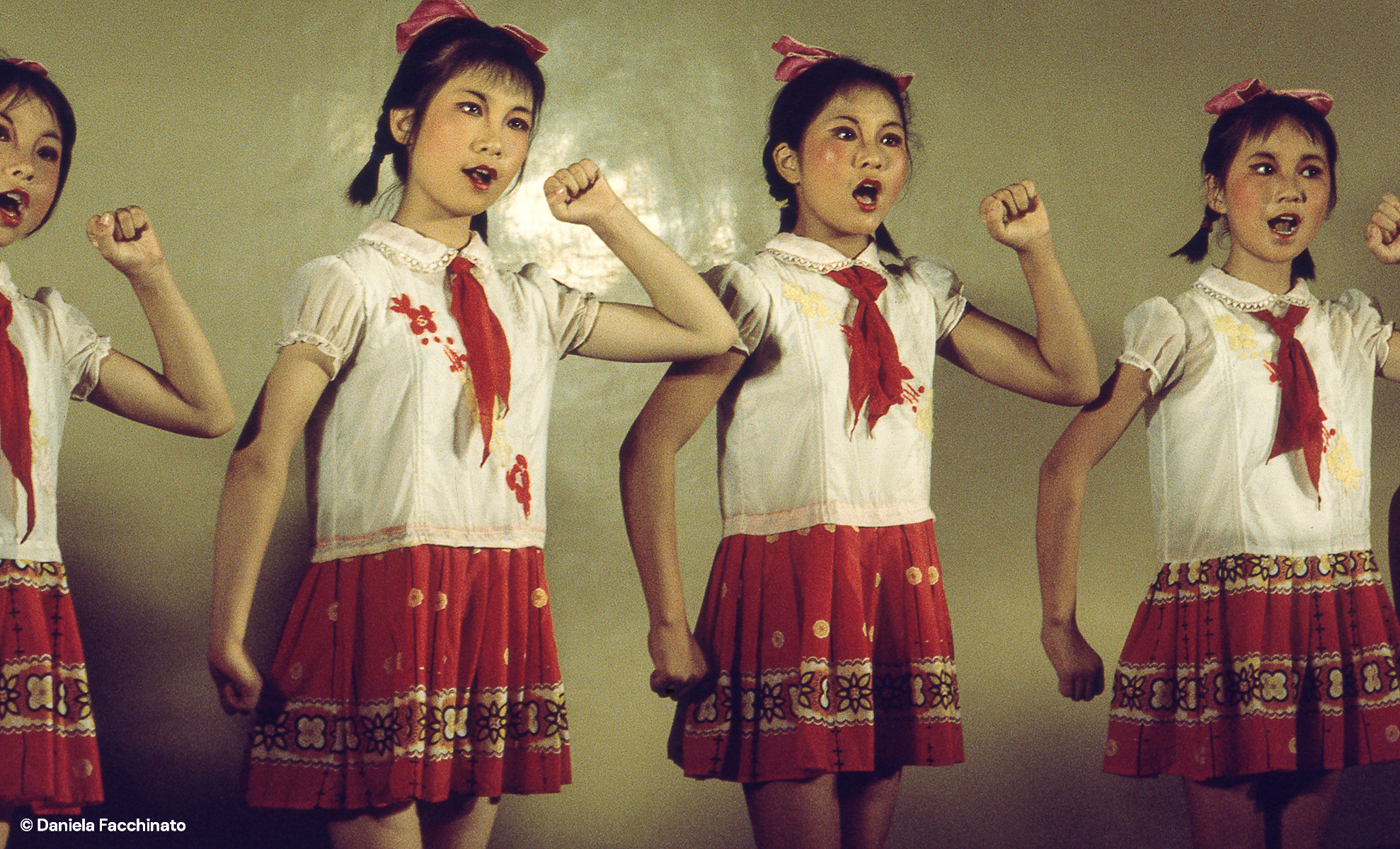 China, 1976. Girls during a theatrical performance in honor of Italian guests